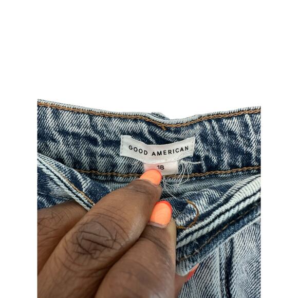 Good American Light Wash Distressed Raw Hem High Waisted Denim Shorts Size 18 - Picture 2 of 10